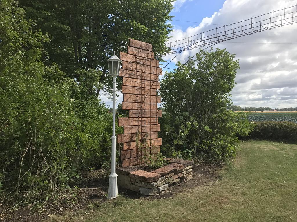 Aeventyrsgardens Vandrarhem, Kinnekulle Källby Eksteriør billede